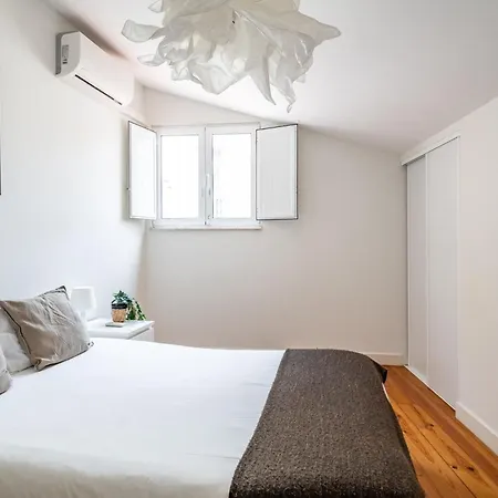 Cozy Ground Floor Studio With Ac And Loft Bedroom By Lisbeyond-3